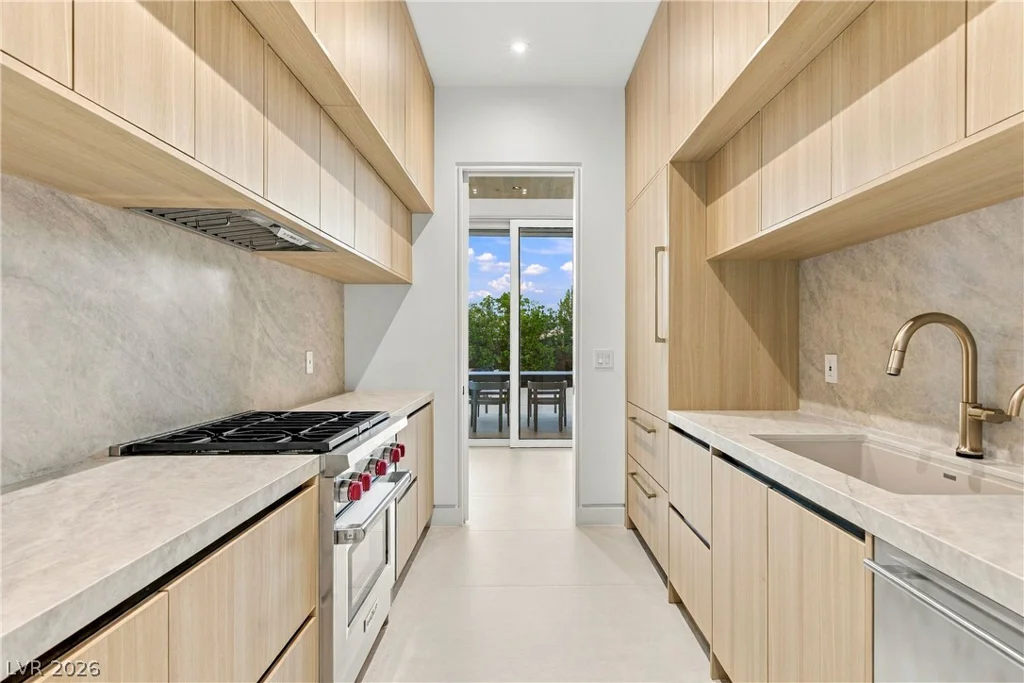 38 Hawkeye, Las Vegas, NV 89135