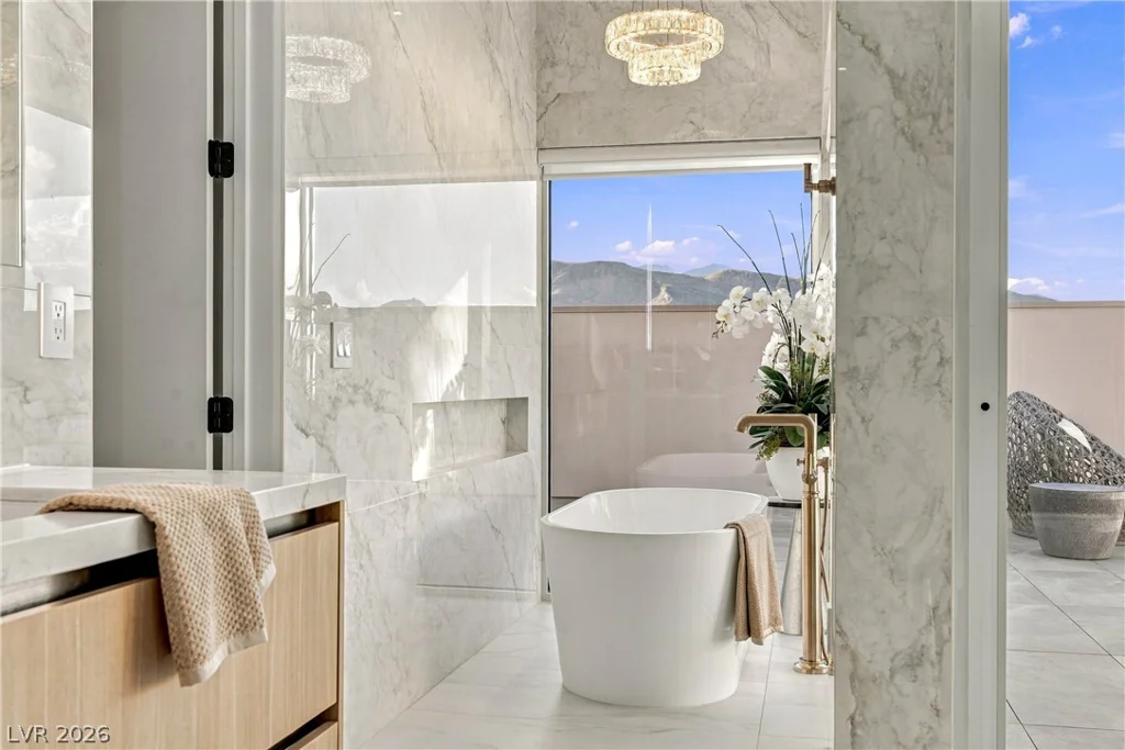 38 Hawkeye, Las Vegas, NV 89135