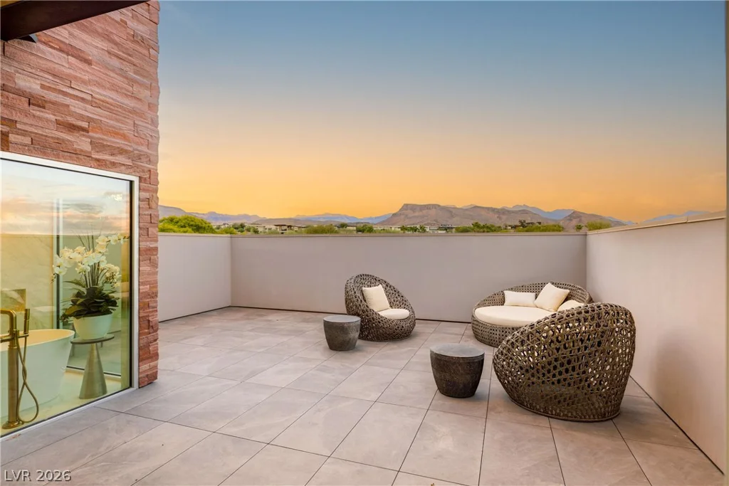38 Hawkeye, Las Vegas, NV 89135