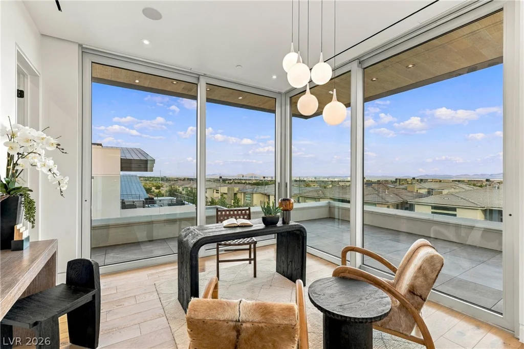 38 Hawkeye, Las Vegas, NV 89135