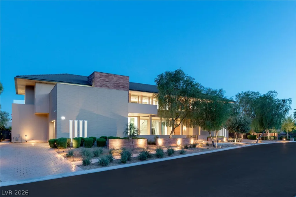 38 Hawkeye, Las Vegas, NV 89135