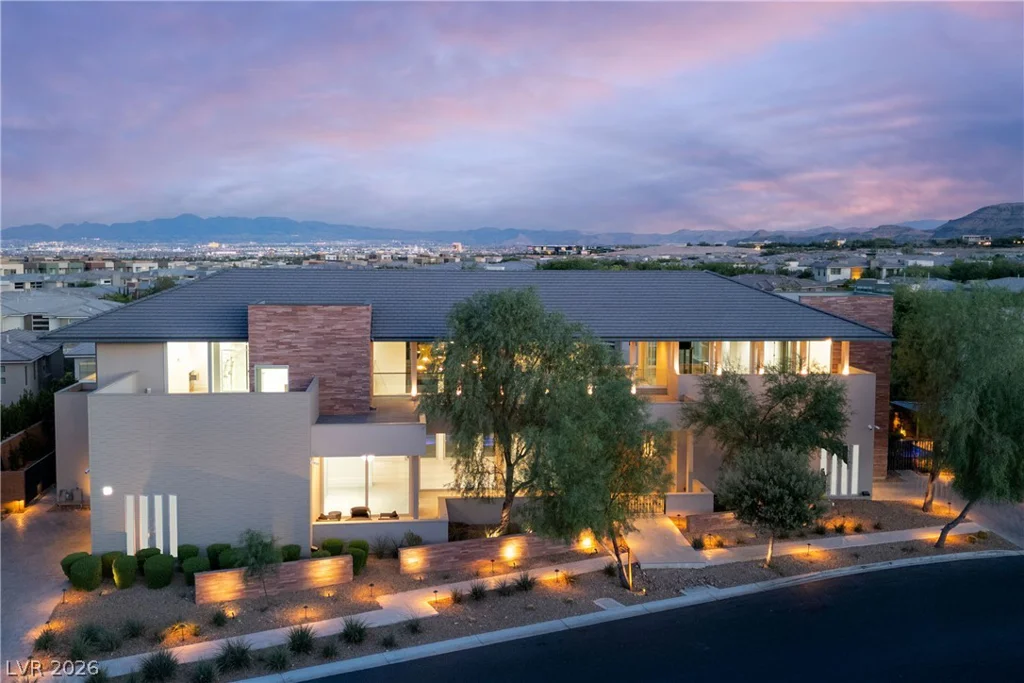 38 Hawkeye, Las Vegas, NV 89135