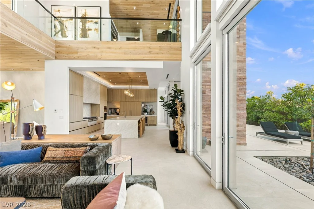 38 Hawkeye, Las Vegas, NV 89135