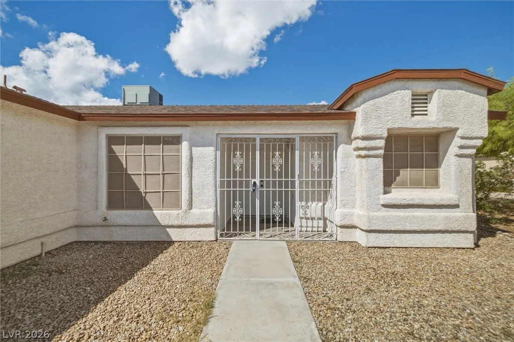 2441 Saguaro Point, Las Vegas, NV 89115