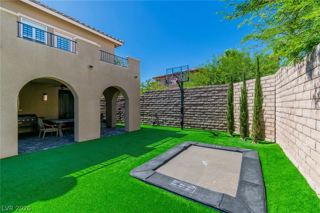 896 Las Palomas, Las Vegas, NV 89138