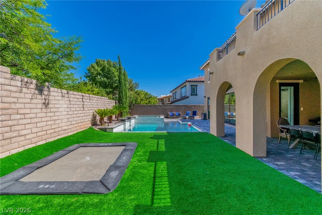 896 Las Palomas, Las Vegas, NV 89138