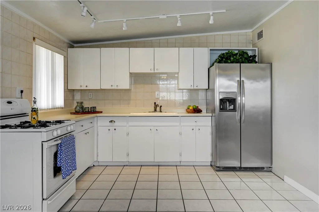 1716 Belmont, North Las Vegas, NV 89030