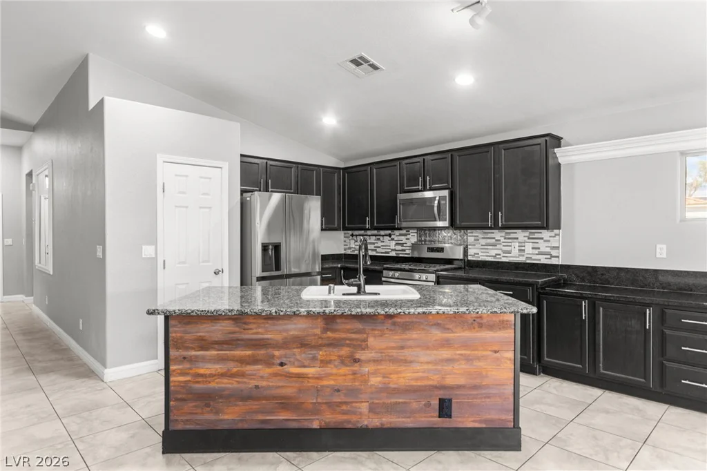 5918 Hills Echo, North Las Vegas, NV 89031