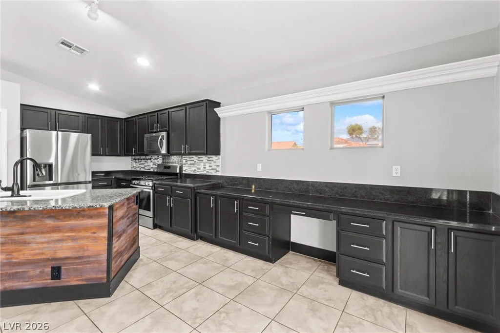5918 Hills Echo, North Las Vegas, NV 89031