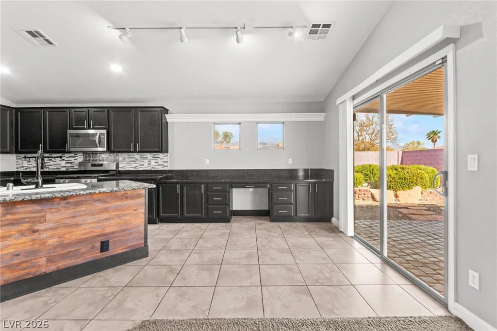 5918 Hills Echo, North Las Vegas, NV 89031