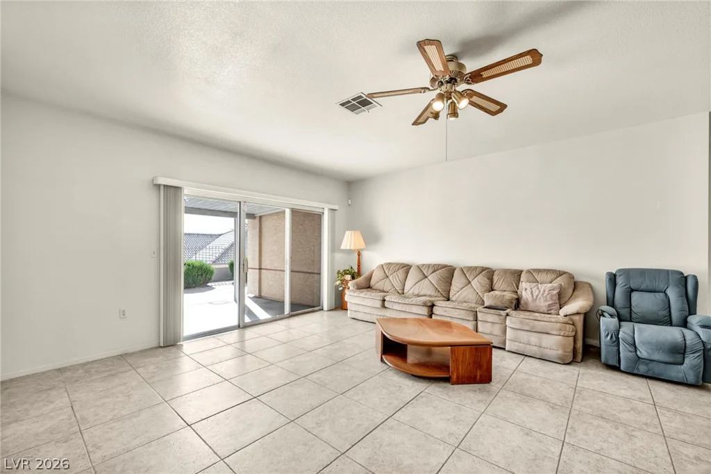 456 Fallwood, Las Vegas, NV 89107