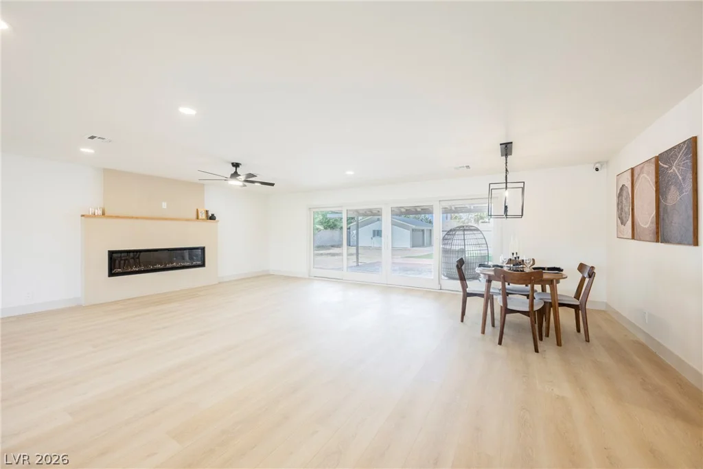 4388 Hacienda, Las Vegas, NV 89120