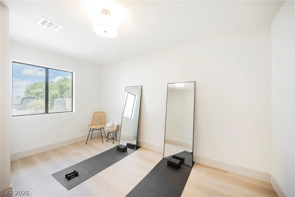 4388 Hacienda, Las Vegas, NV 89120