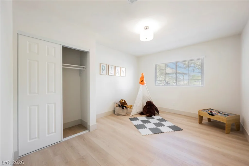 4388 Hacienda, Las Vegas, NV 89120