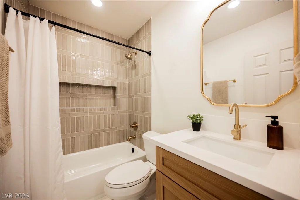 4388 Hacienda, Las Vegas, NV 89120