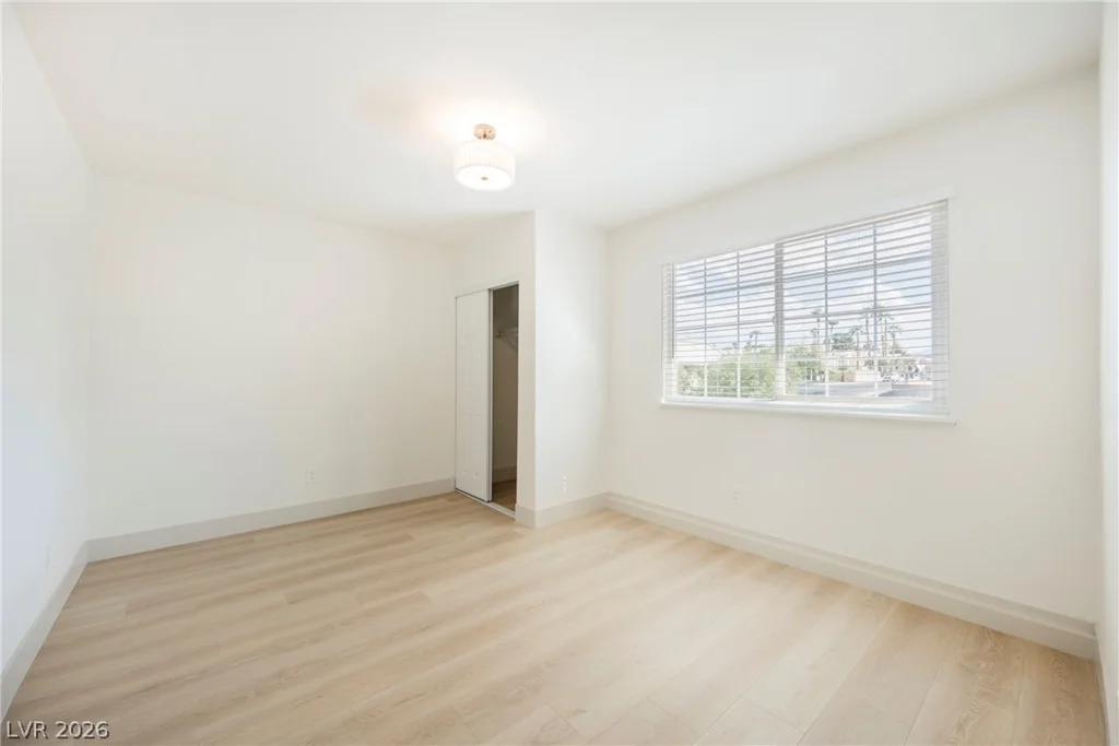 4388 Hacienda, Las Vegas, NV 89120