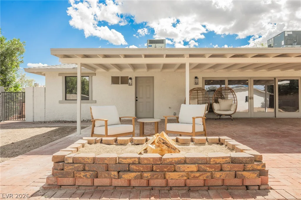 4388 Hacienda, Las Vegas, NV 89120