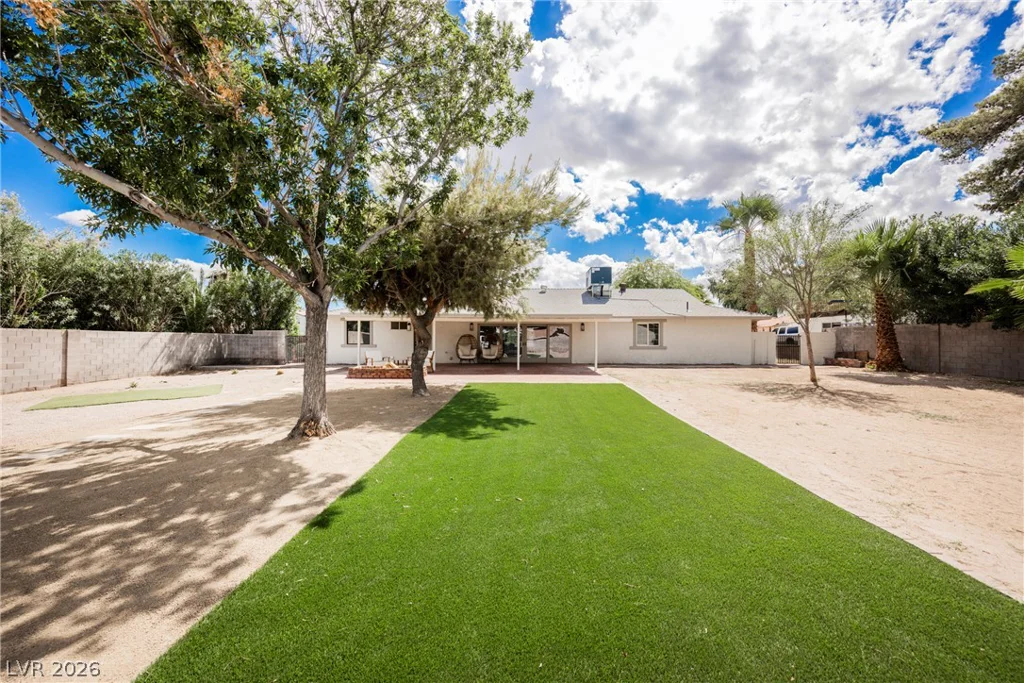 4388 Hacienda, Las Vegas, NV 89120