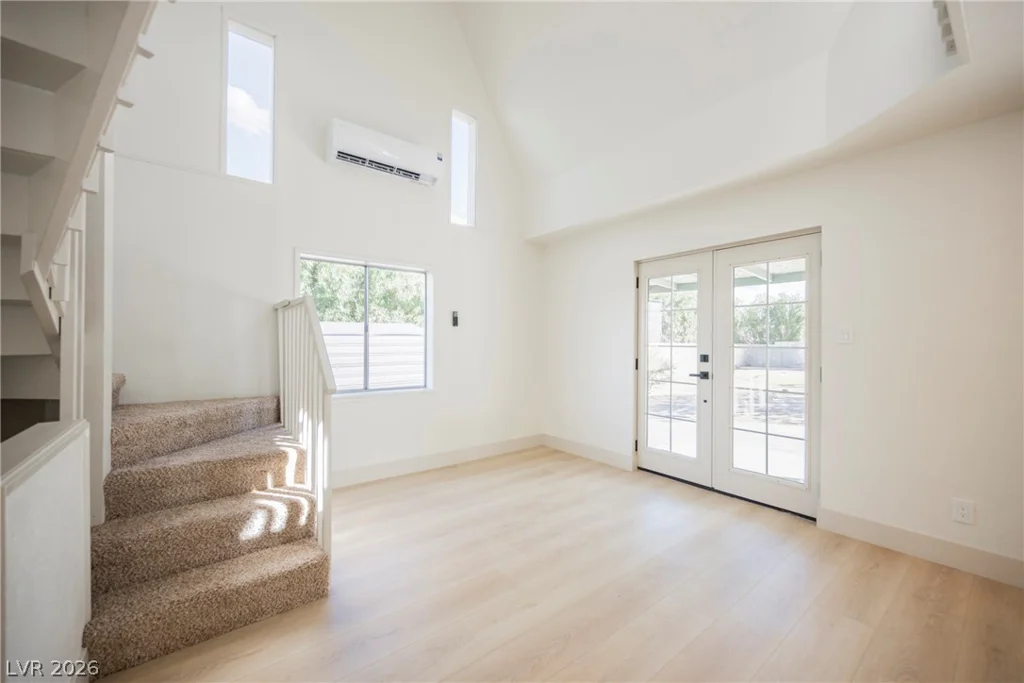 4388 Hacienda, Las Vegas, NV 89120