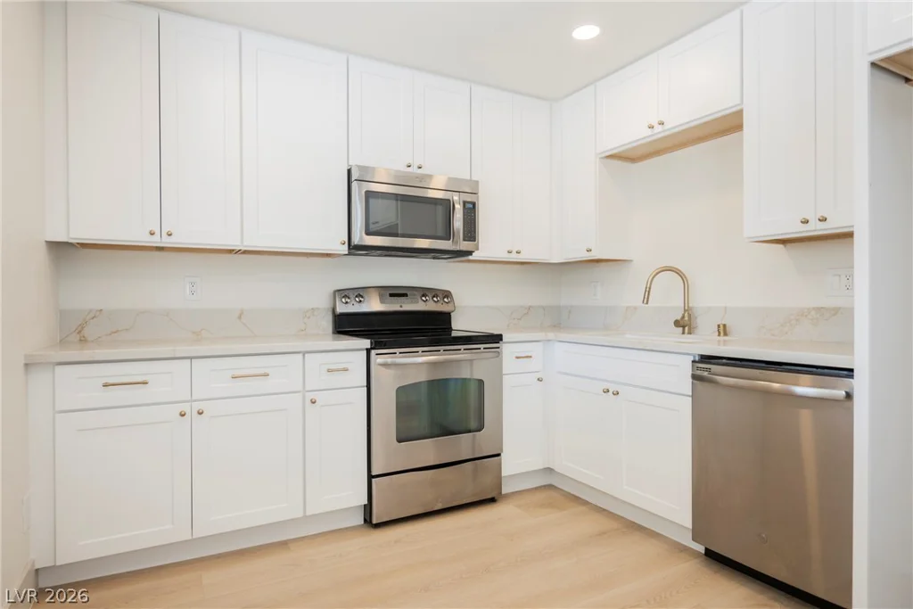 4388 Hacienda, Las Vegas, NV 89120