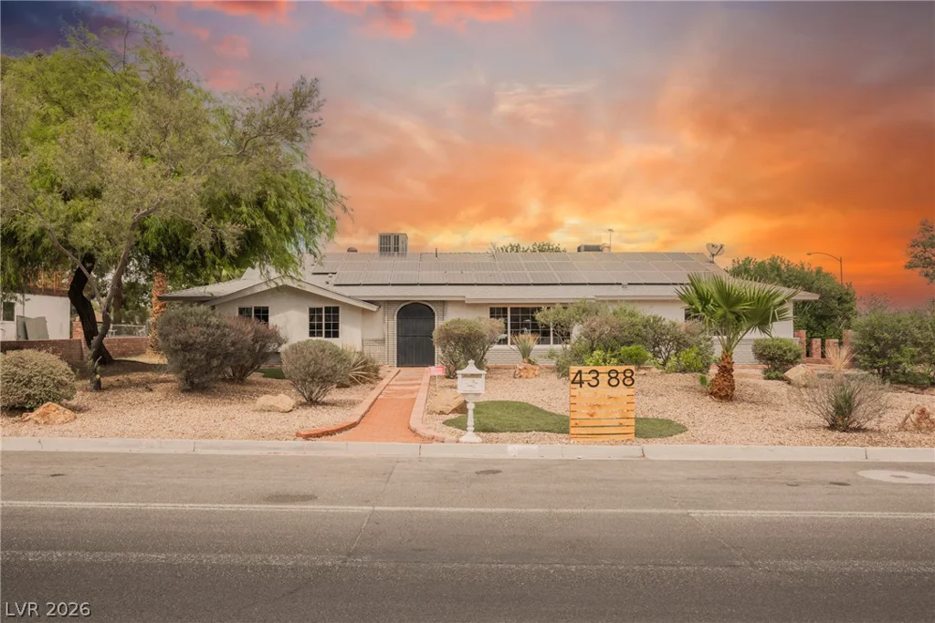 4388 Hacienda, Las Vegas, NV 89120