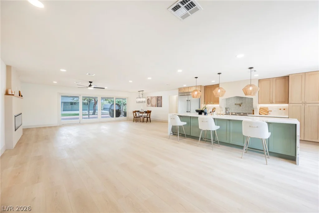 4388 Hacienda, Las Vegas, NV 89120