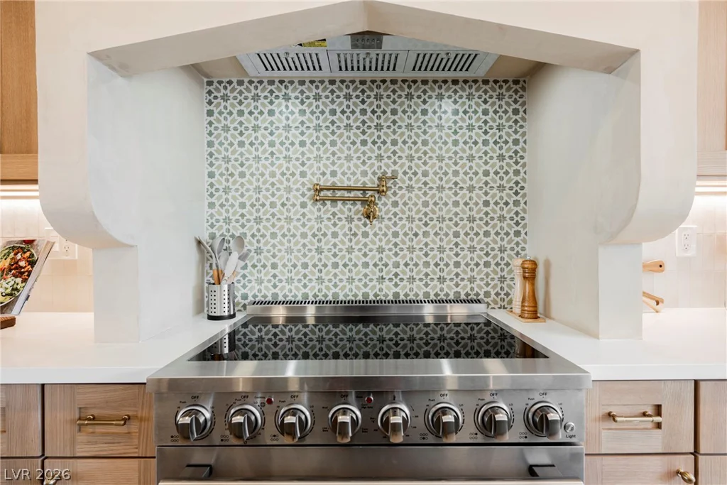 4388 Hacienda, Las Vegas, NV 89120