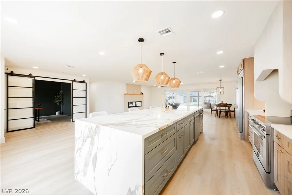 4388 Hacienda, Las Vegas, NV 89120