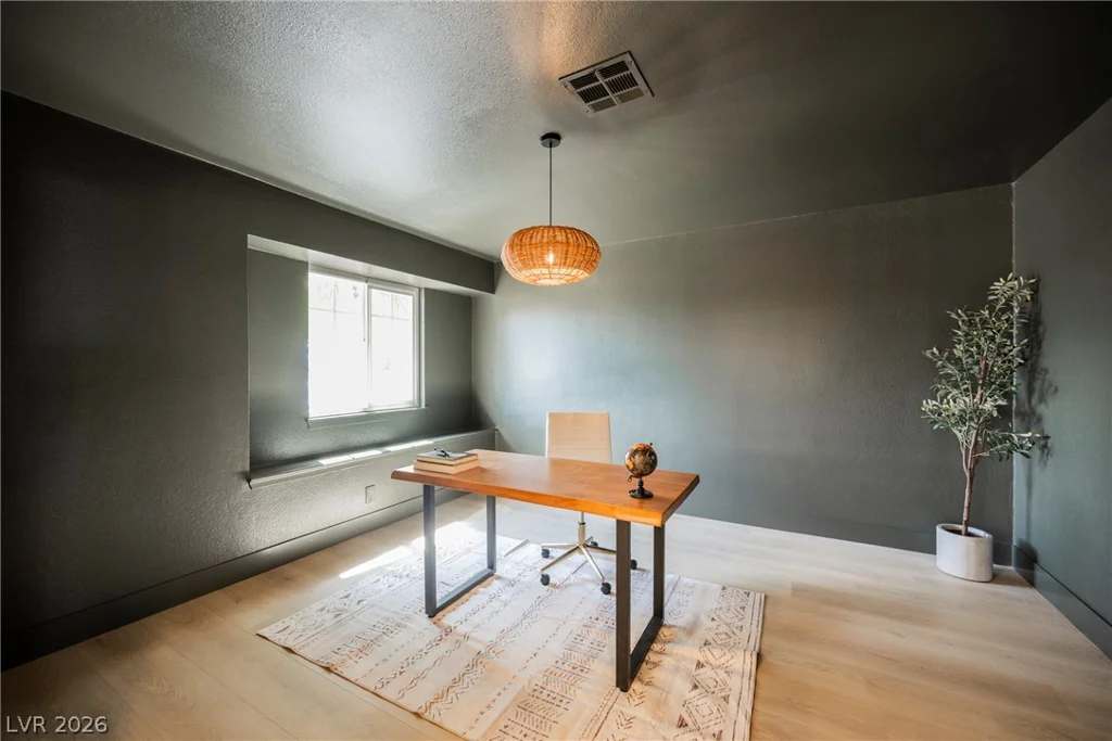 4388 Hacienda, Las Vegas, NV 89120