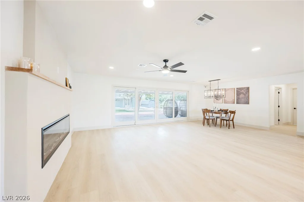 4388 Hacienda, Las Vegas, NV 89120