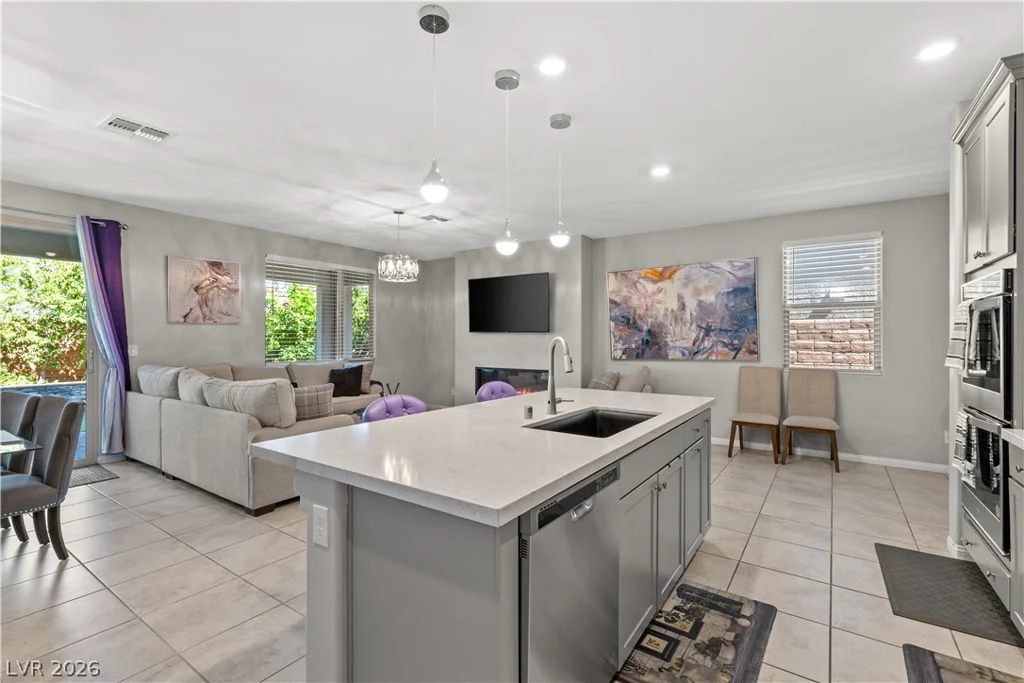10676 Glowing Dawn, Las Vegas, NV 89135
