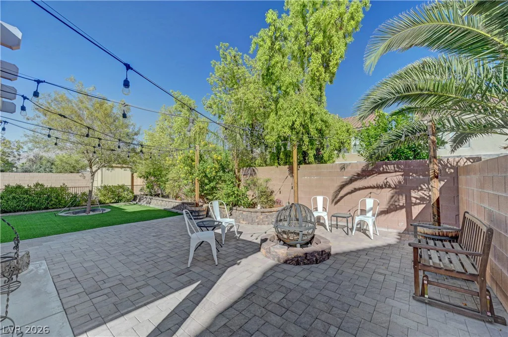 8716 Melissa Meadows, Las Vegas, NV 89131
