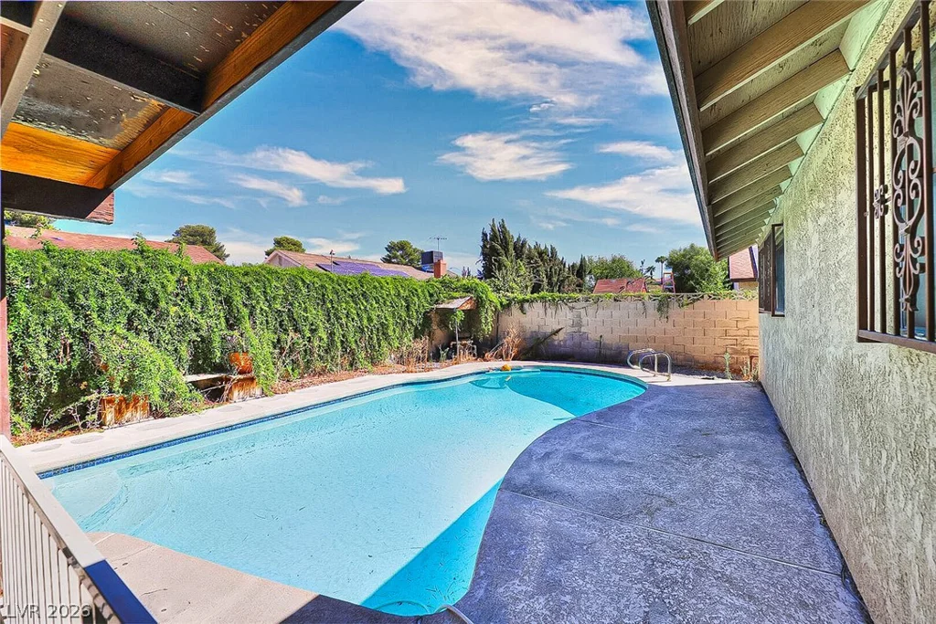 6146 Cedarwood, Las Vegas, NV 89103