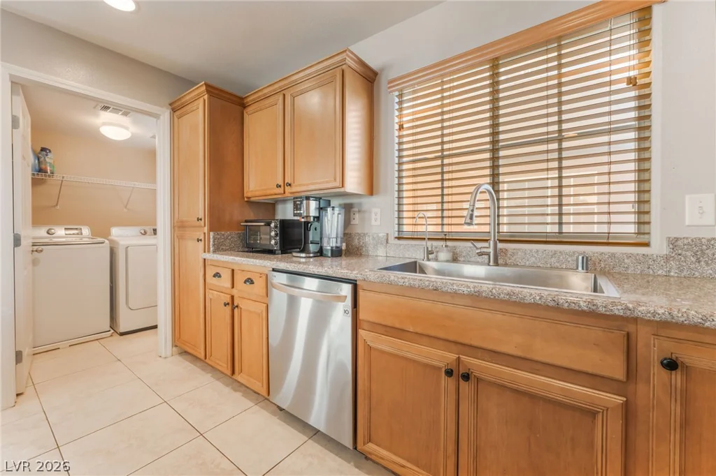 8929 James Carl, Las Vegas, NV 89149