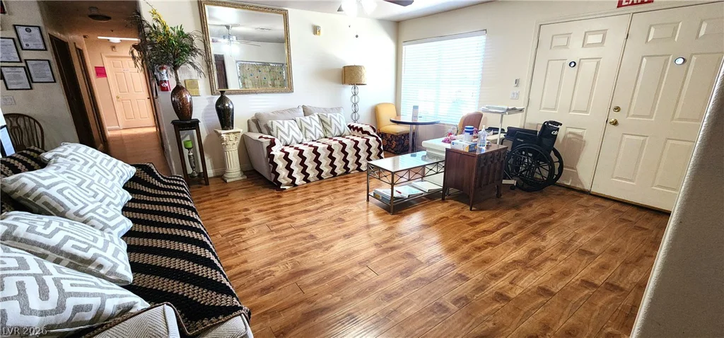 4119 Meadowglen, Las Vegas, NV 89121