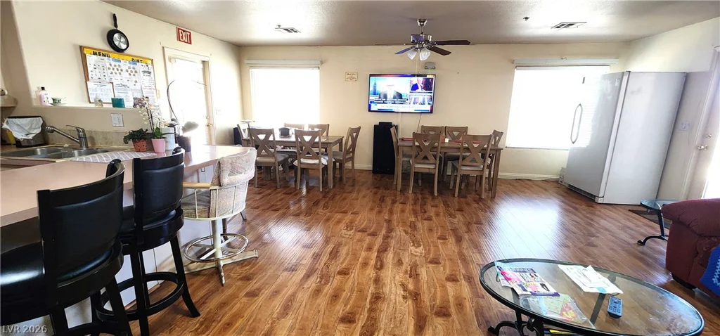 4119 Meadowglen, Las Vegas, NV 89121