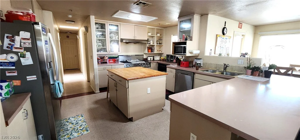 4119 Meadowglen, Las Vegas, NV 89121