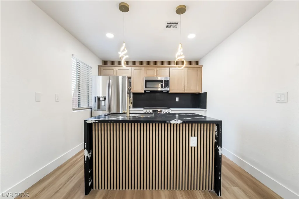 5332 River Glen, Las Vegas, NV 89103