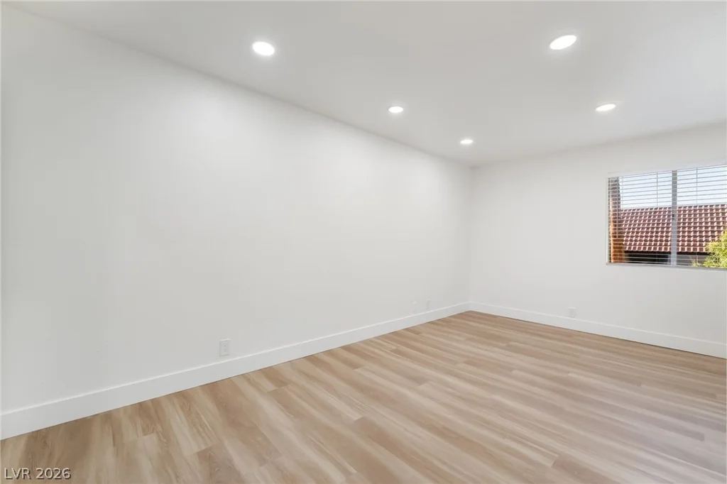 5332 River Glen, Las Vegas, NV 89103