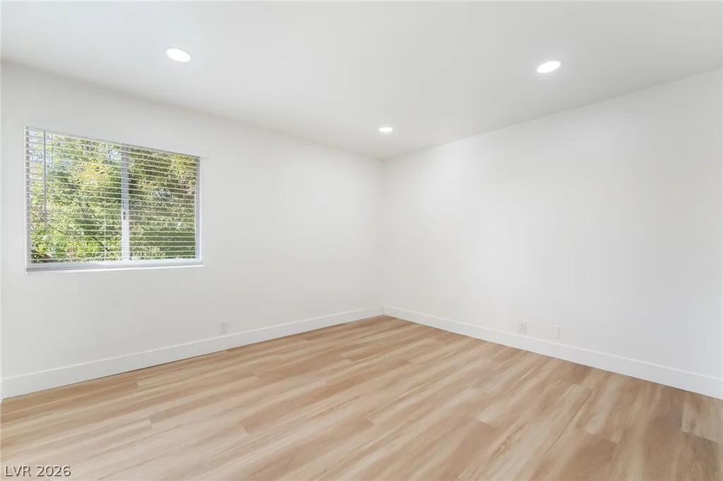 5332 River Glen, Las Vegas, NV 89103