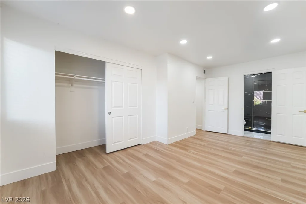 5332 River Glen, Las Vegas, NV 89103