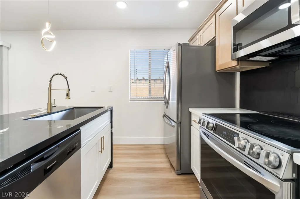 5332 River Glen, Las Vegas, NV 89103