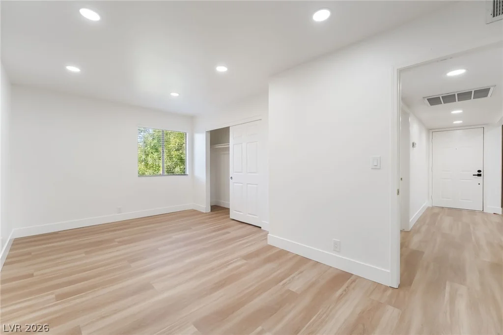 5332 River Glen, Las Vegas, NV 89103
