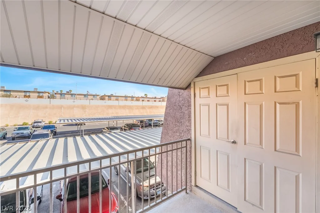 5332 River Glen, Las Vegas, NV 89103