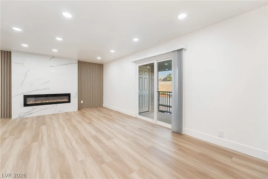 5332 River Glen, Las Vegas, NV 89103