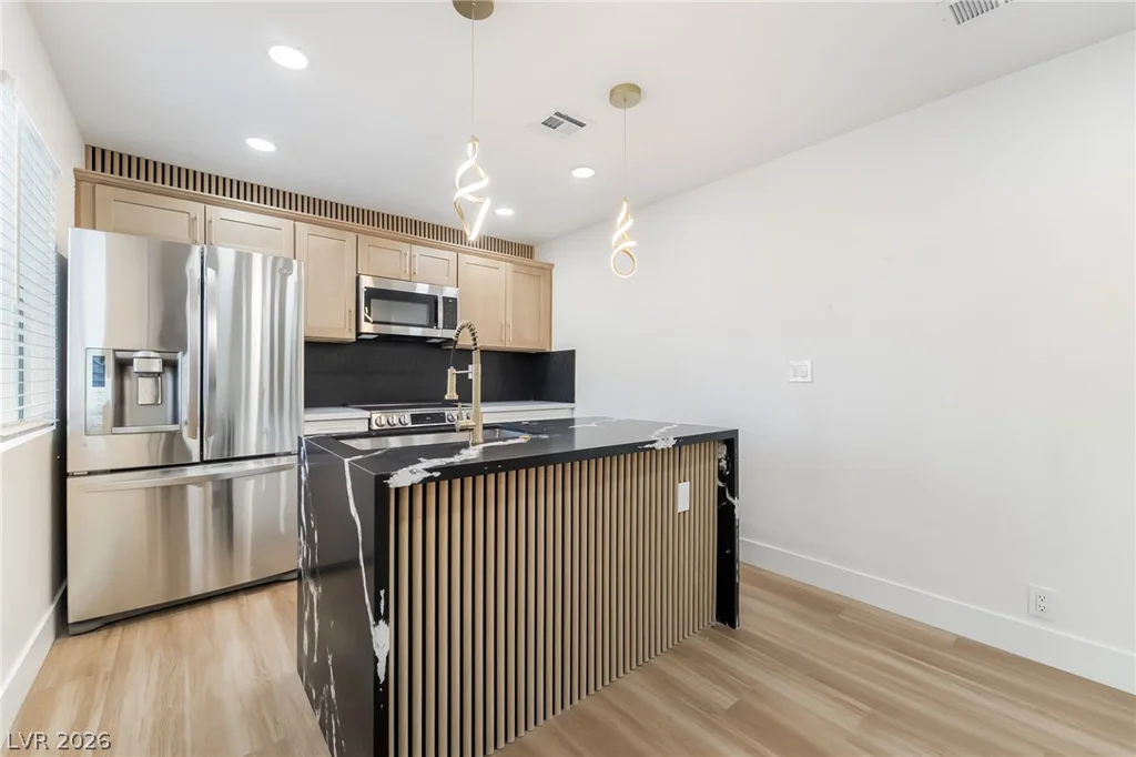 5332 River Glen, Las Vegas, NV 89103