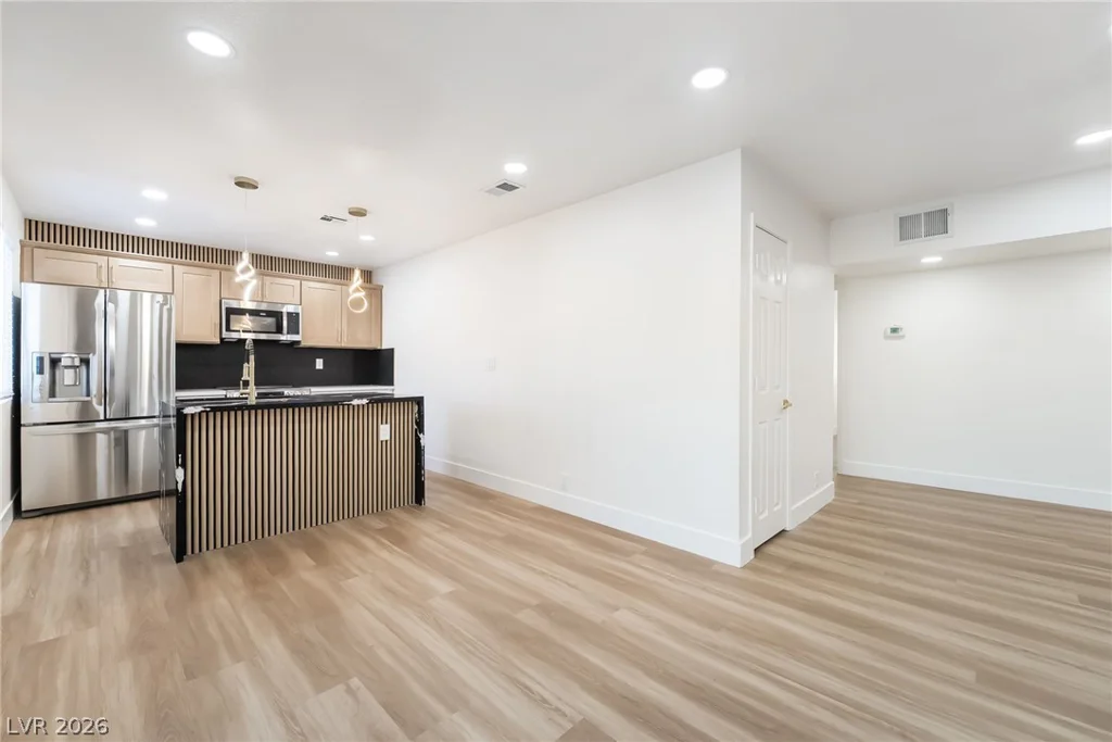5332 River Glen, Las Vegas, NV 89103