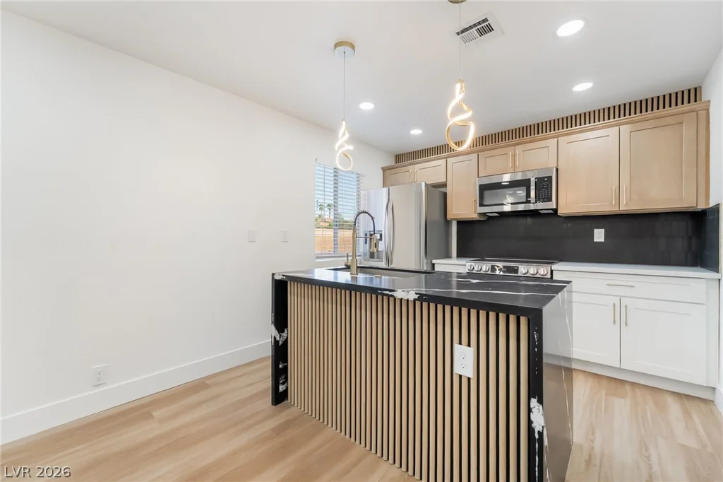 5332 River Glen, Las Vegas, NV 89103