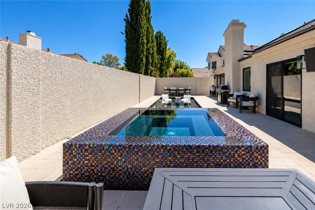 2824 Shannon River, Las Vegas, NV 89117