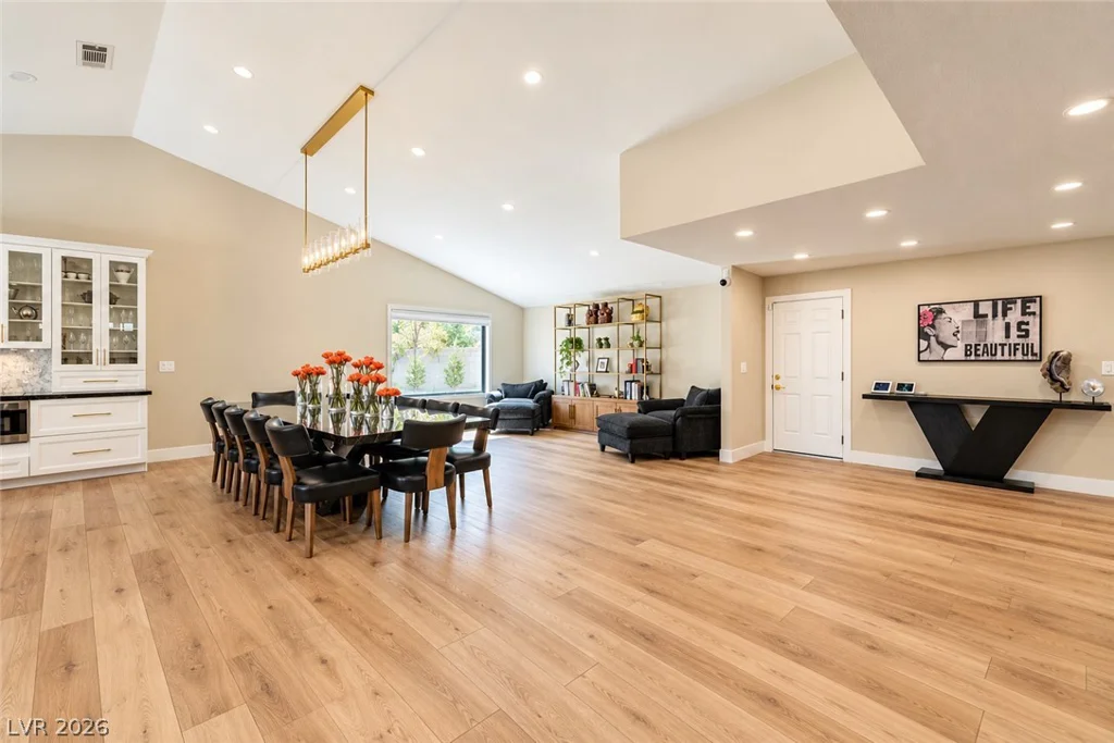 2824 Shannon River, Las Vegas, NV 89117